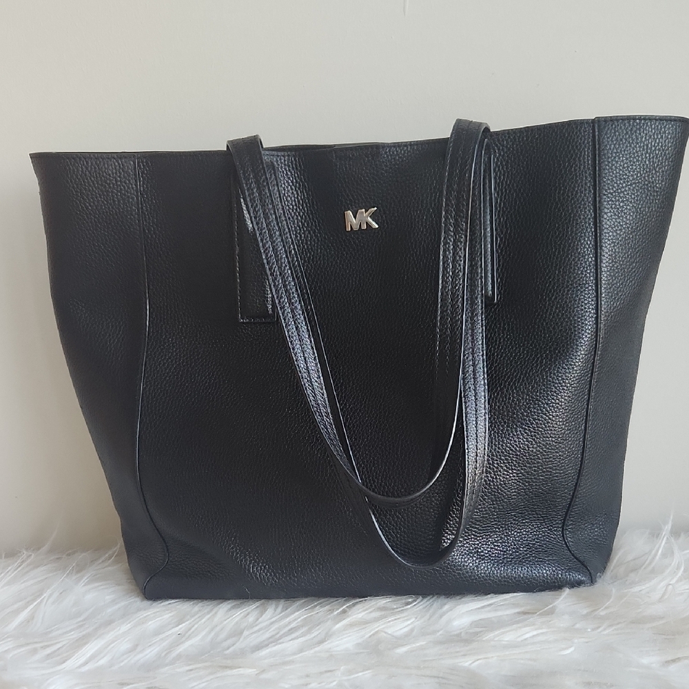 Michael Kors Elegant Black Tote